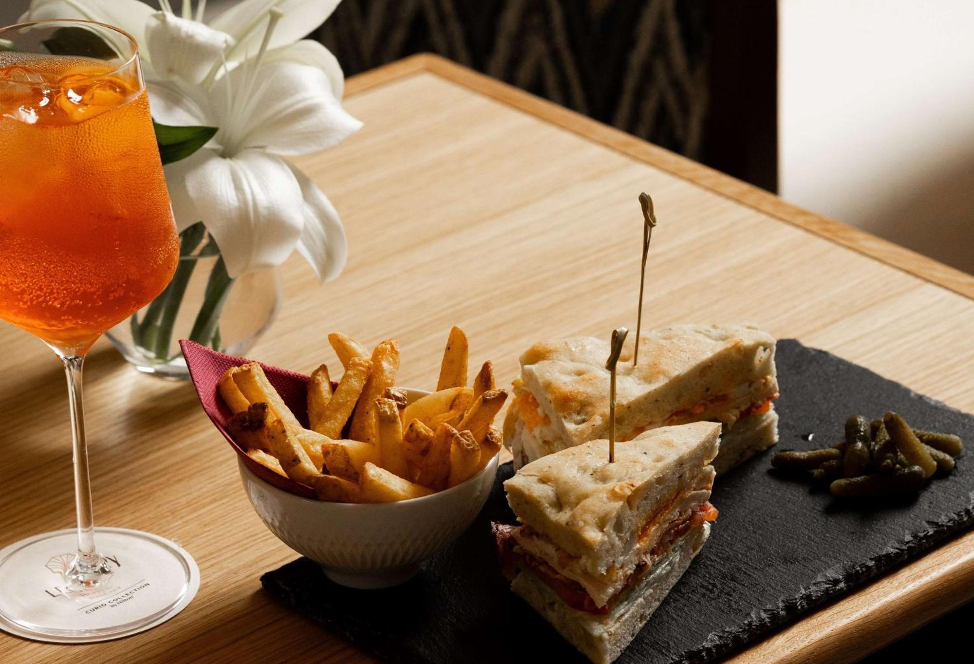 Legacy Hotel Cascais, Curio Collection By Hilton Bagian luar foto
